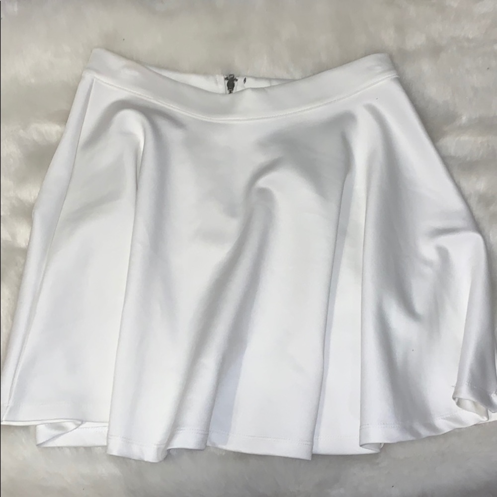 White flowy skirt